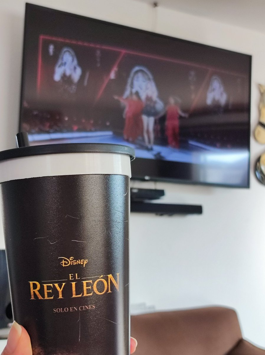 catxth's tweet photo. No alcancé vaso de Taylor perdón 😔 pero bueno, hay vaso del rey león 🦁#theerastourtaylorsversion https://t.co/s89EtR9UCA