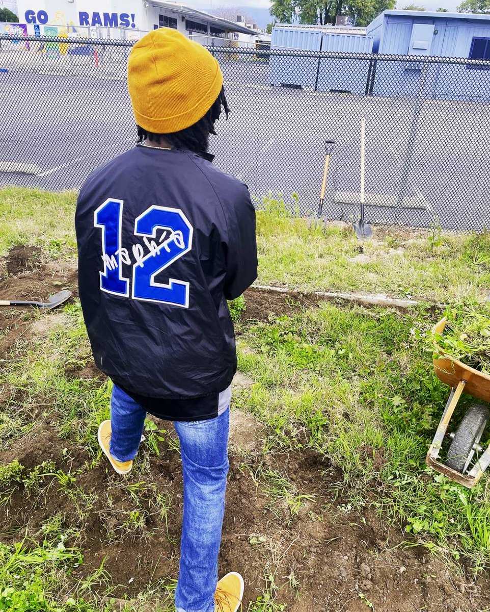 ArthurJoneslll's tweet image. School of hard knocks. Nothing ever came easy, but it made me a better man. I’m grateful. 💙🤍🙌🏾🤘🏾✨🙏🏾🌊🌱☮️♾️🏁🔥 #12 #BlueBonicPlague #Spr08  #MuXi #Maphioso #PhiBetaSigmaFraternityINC #CultureForService #ServiceForHumanity #InHocSignuVices 💫🌙 #Gomab 💪🏾