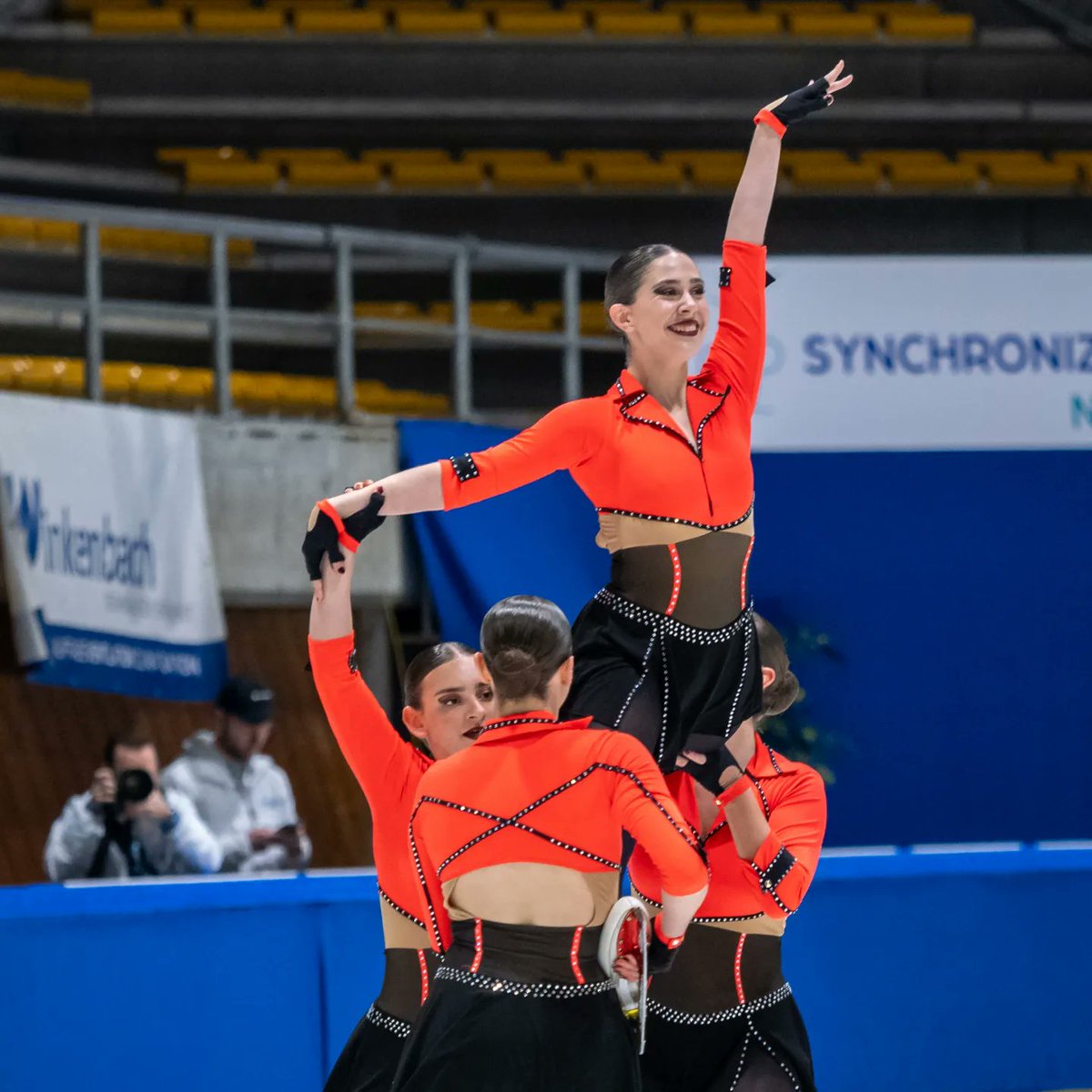 Hieloespanol's tweet photo. El Team Mirum (La Nevera) ha finalizado 20º  en el campeonato del mundo júnior de patinaje sincronizado (Neuchatel). El equipo obtuvo una nota de 97,05 puntos.
📸 Pedro Seguí para Hielo Español https://t.co/HvYbxPNL2V
