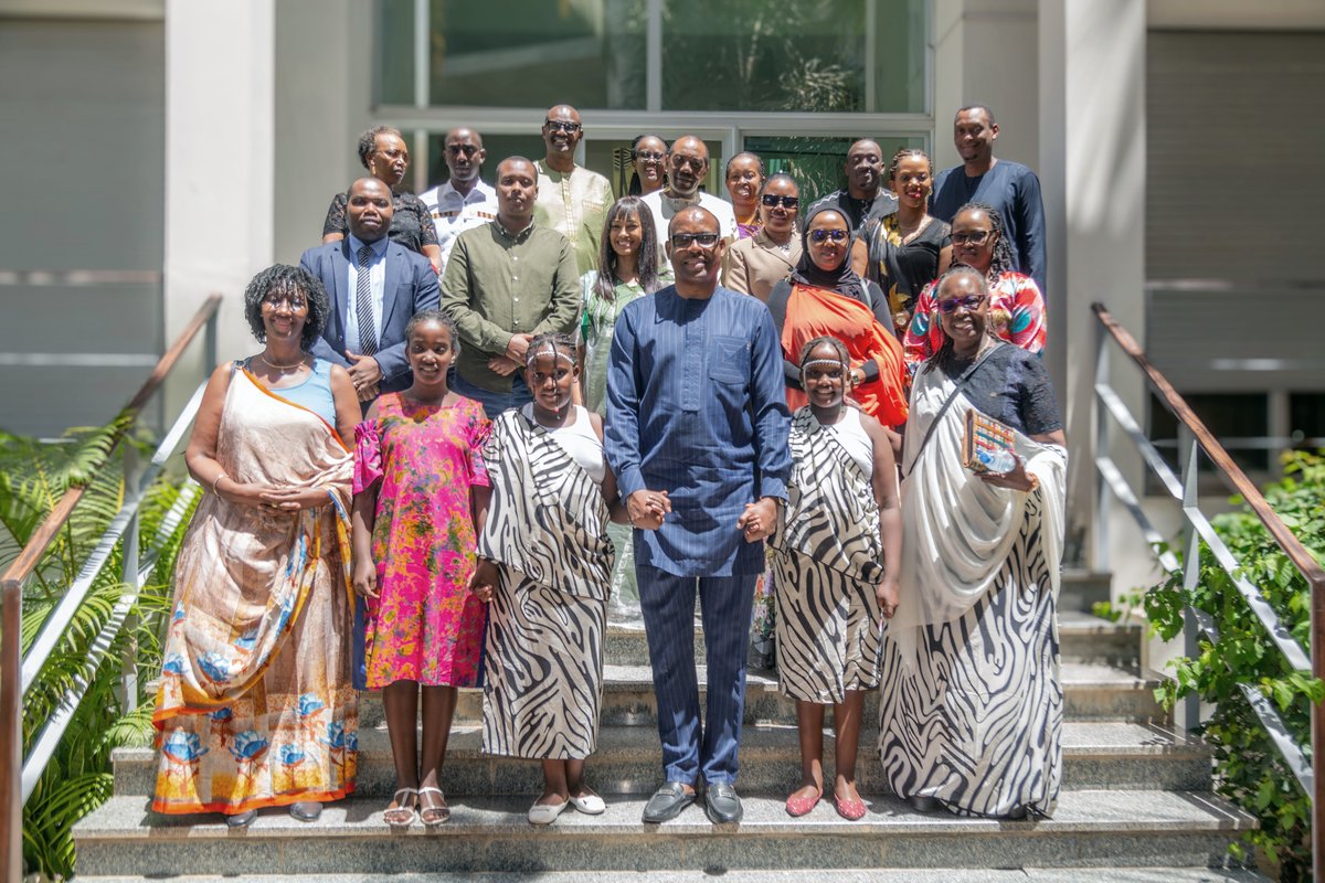 RwandainSenegal's tweet image. Aujourd'hui avec la communauté Rwandaise au Sénégal, au Mali, en Gambie, Guinée-Bissau et Cabo Verde ,nous avons célébré la #JIF2024 avec un webinaire inspirant, mettant en lumière les réussites, les défis et les aspirations des femmes dans le développement de notre pays.