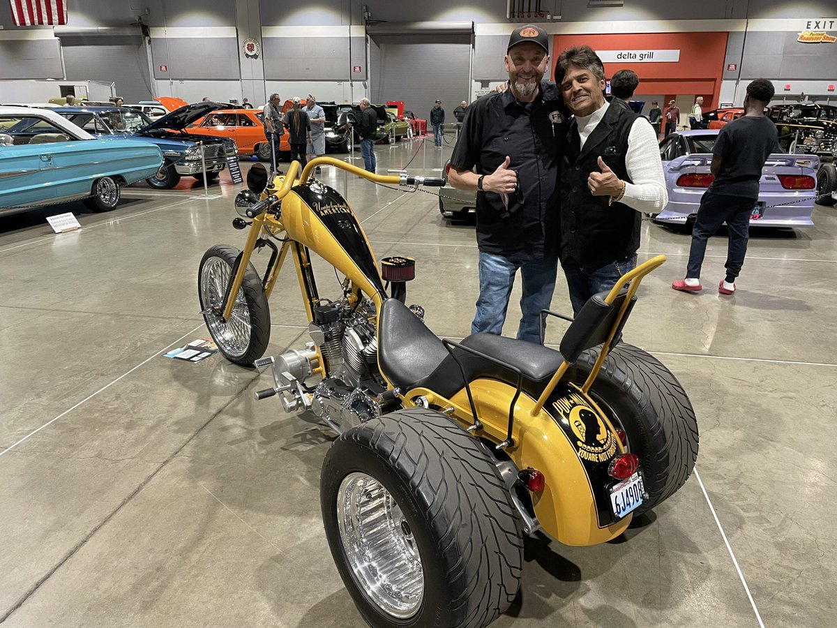FingRide's tweet image. Come to the Portland Roadster Show to have some fun sell motorcycles and sell F’ingRide Apparel who do you meet? Eric Estrada, the one and only Ponch! He got a couple of shirts and wants a hoodie! I like this guy! #ponch #ericestrada #reasontosmile #fingride #premiermotorsports