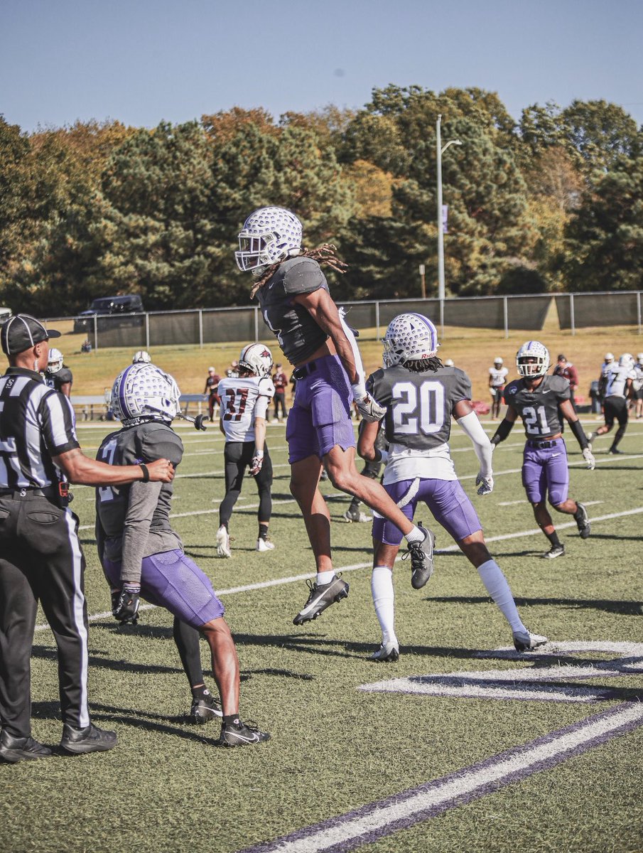 Coach_Springer1's tweet image. Great day 2 on the turf with @BU_FootballTN! Iron sharpens iron, appreciate @CoachDBensonMHS for the message today to the dark side, proud of you can’t wait to see what you accomplish @LHS_TigersFball 
! #CountOnMe #OneHeartBeat