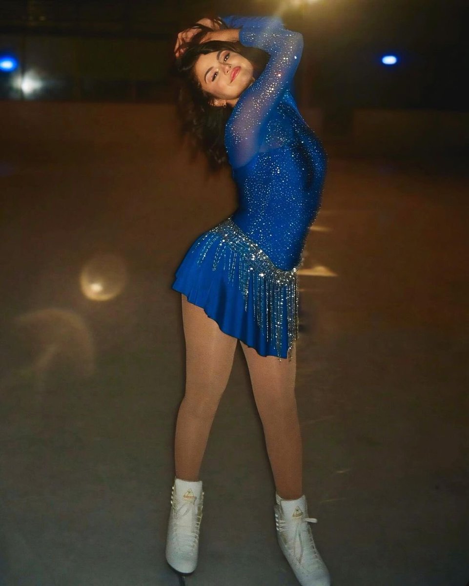 selenafortune's tweet photo. selena gomez is the prettiest https://t.co/CNkfsbGwgc