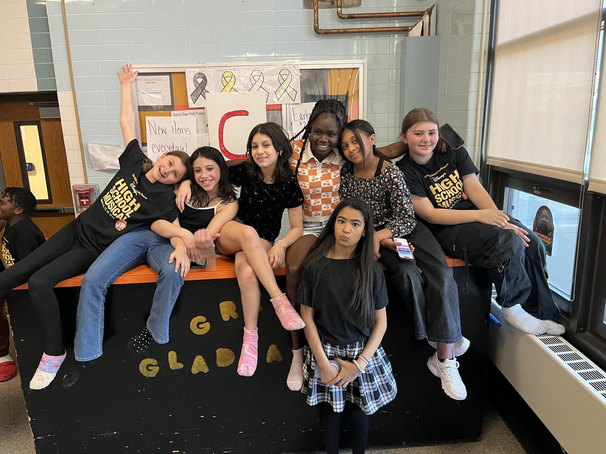 HTSD_Grice's tweet photo. After a weekend of fabulous shows, we celebrate! A huge congratulations to the cast and crew of High School Musical, Jr. ! #WhatTeam #Wildcats https://t.co/daMV7zDePA