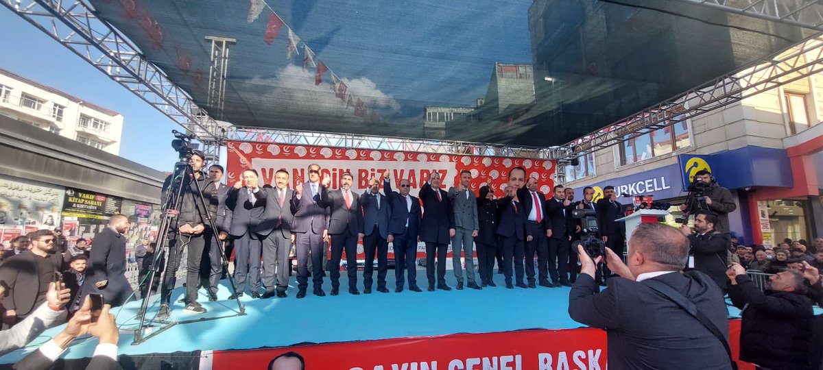 MekiArvas's tweet photo. Genel Başkanımız Sayın Dr. Fatih Erbakan’ın katılımıyla Yeniden Refah Partimizin Van mitingini gerçekleştirdik. Yüce Allah hayırlara vesile eylesin. 
#YenidenRefahPartisi https://t.co/5Nsm5yJMQj