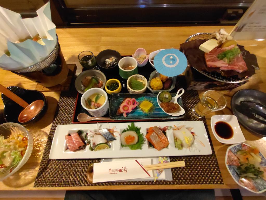 GuideRestos's tweet image. Repas au ryokan Shirakawa go no yu