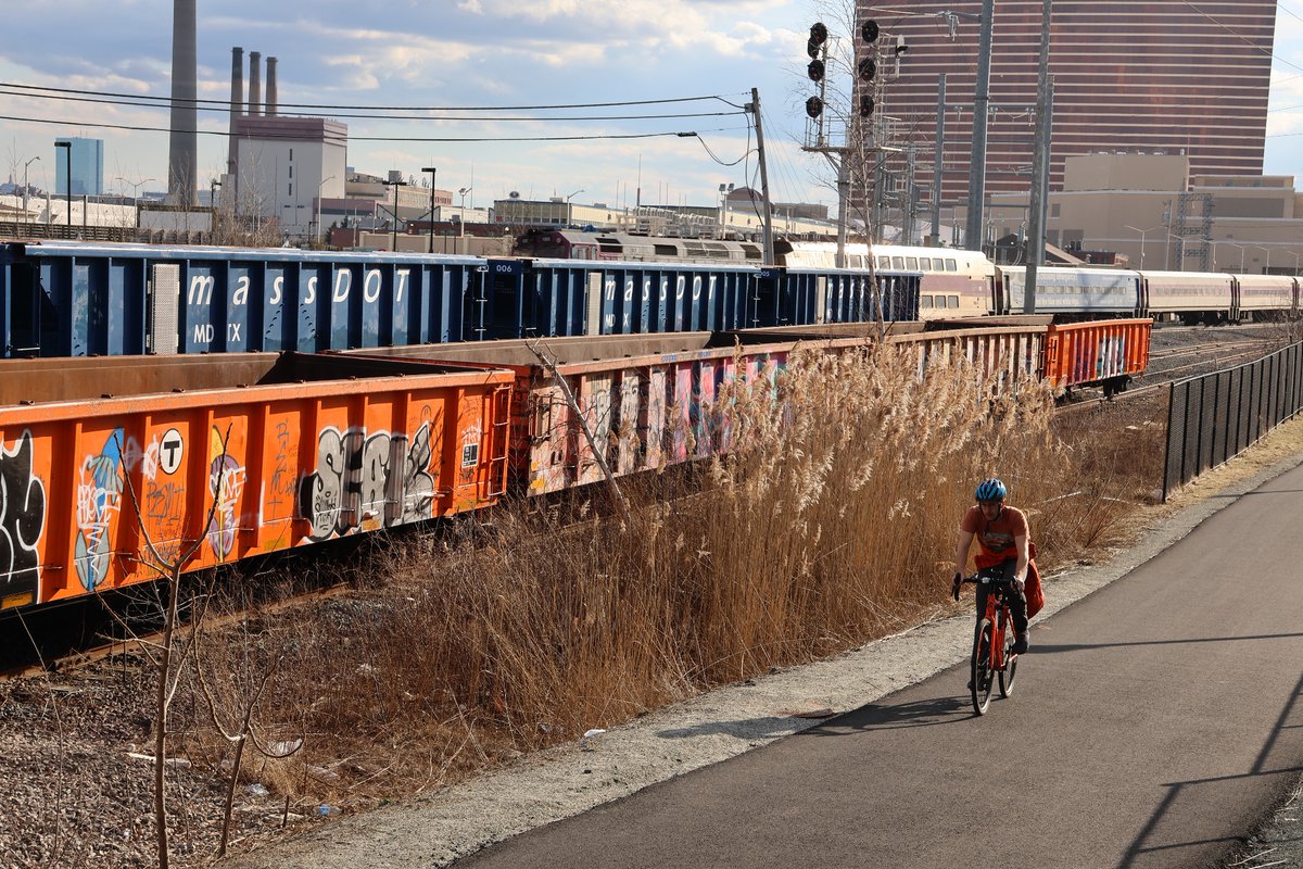 .@KarynRegal died by falling off a retaining wall under 93 adjacent to the @BikeToTheSea in #everettma while making a pic of a #cyclist passing a @MassDOT and @MBTA work trains, the @MBTA_CR barreling through, and @CityOfBoston in the background, achieving transit nerd nirvana
