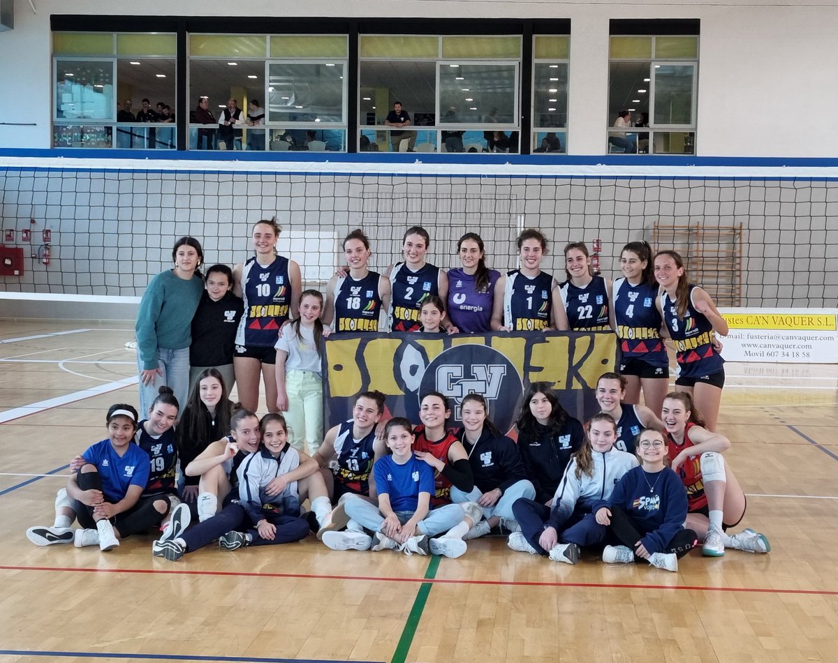 CVS U ENERGÍA SÓLLER 3 SAN CUGAT 0 Gran victoria de ses nostres jugadores que mus apropen al somni de jugar sa fase ascens a Superlliga. Enhorabona !!! @EBaseMallorca @esportsIB @EsportsSoller @RFEVB @fedvbib