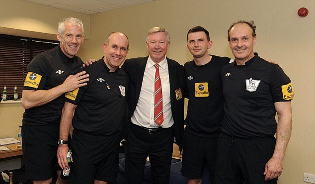 Sir Alex Ferguson’s Impact on Referees during his Time at Manchester United. As described by former referees, players, and managers. 🧵A thread.