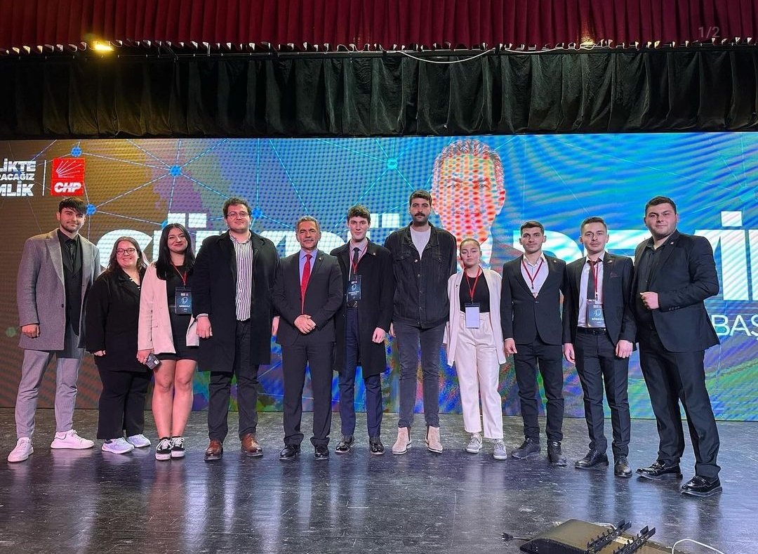 halklisgemlik's tweet photo. @sukrudeviren ‘in yeni nesil projelerin de içinde barındırdığı Dirençli ve dönüşen, Dinamik, Değişen ve Doğa dostu projelerini açıkladığı lansman’a katıldık. ❤️

@halklisgemlik 
@chpgemlikgenc 
#BİRLİKTEBAŞARACAĞIZGEMLİK https://t.co/XGtvBrhc0g