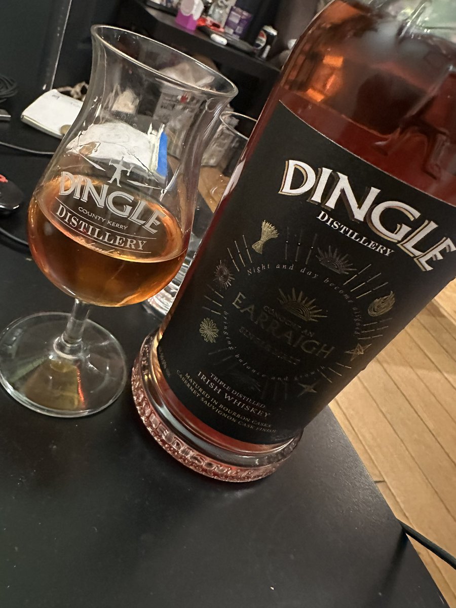 Ordered on day 1, but due to various things I’ve only been able to open this evening. Very enjoyable but needed the tiniest drop of uisce. Mind you @Graham__Coull it has been described here as having a bit of a Lucozade/Iron Bru hue! 😂 #saturdaynightsip @DingleWhiskey