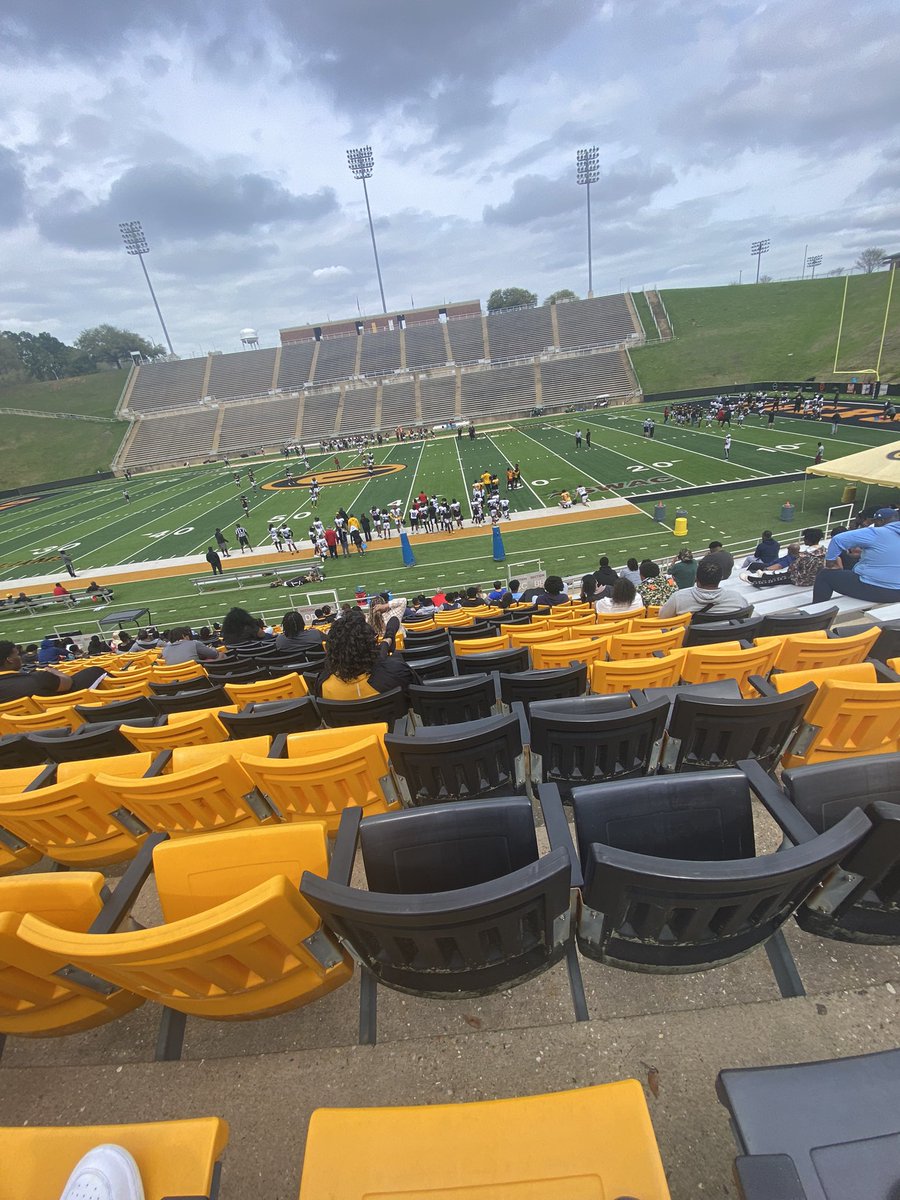 Armariyan “Duke” Asberry💯 (@armariyan_a) on Twitter photo I had a great time with the GramFam🟡⚫️ today. <a href="/CoachDre38/">DRE’ D. FUSILIER</a> <a href="/KrisPeters06/">COACH KRIS PETERS</a> <a href="/jkleesportz/">JK Lee Sportz</a> <a href="/RecruitLouisian/">Recruit Louisiana™️</a> I had a great time with the GramFam🟡⚫️ today. <a href="/CoachDre38/">DRE’ D. FUSILIER</a> <a href="/KrisPeters06/">COACH KRIS PETERS</a> <a href="/jkleesportz/">JK Lee Sportz</a> <a href="/RecruitLouisian/">Recruit Louisiana™️</a>