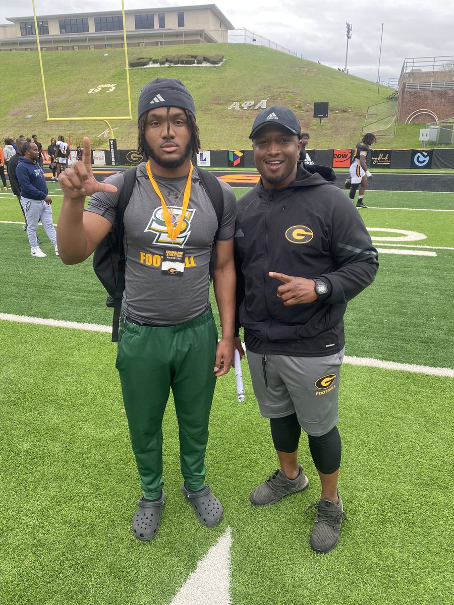 armariyan_a's tweet photo. I had a great time with the GramFam🟡⚫️ today. @CoachDre38 @KrisPeters06 @jkleesportz @RecruitLouisian https://t.co/sFhuZq1L6i