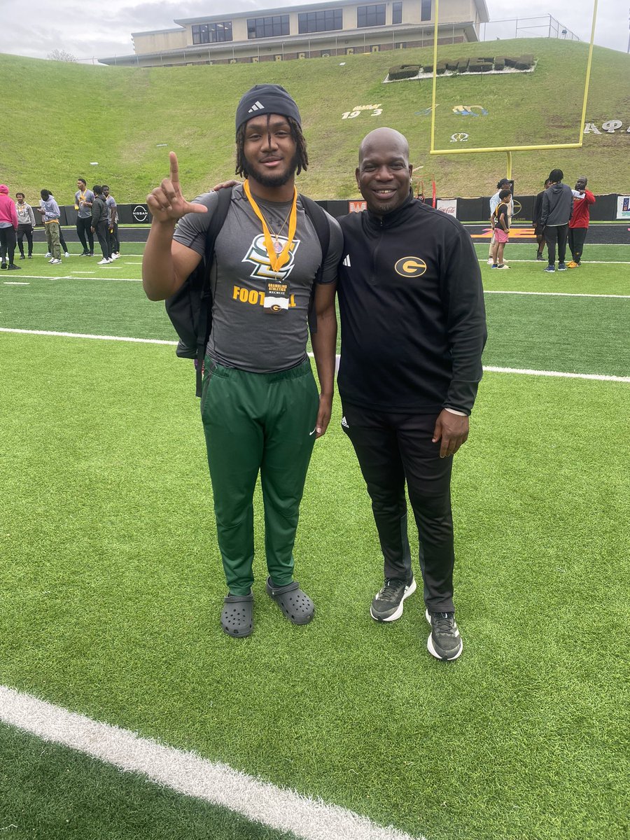 armariyan_a's tweet photo. I had a great time with the GramFam🟡⚫️ today. @CoachDre38 @KrisPeters06 @jkleesportz @RecruitLouisian https://t.co/sFhuZq1L6i