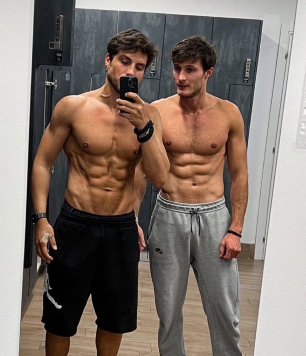 xenxx22's tweet photo. Mis dos venetos favoritos 🔥🔥 #ddm #ven3tiners #conquers #oriele https://t.co/sRJjVmRURg