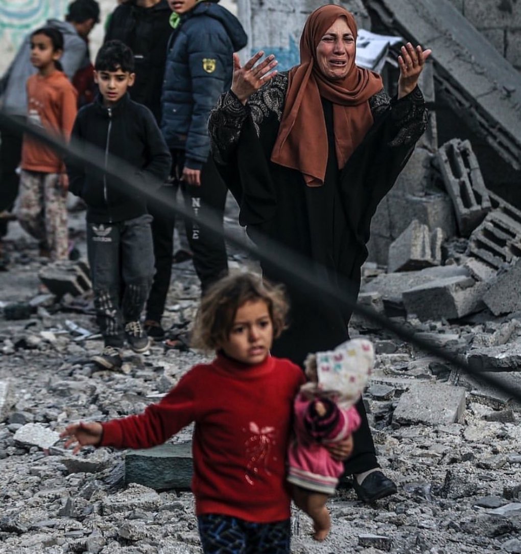 filistinsiyatif's tweet photo. “Diri diri gömülen kıza hangi suçundan dolayı öldürüldüğü sorulduğunda,”

#HandsOffRafah https://t.co/NgSqcm05Ia