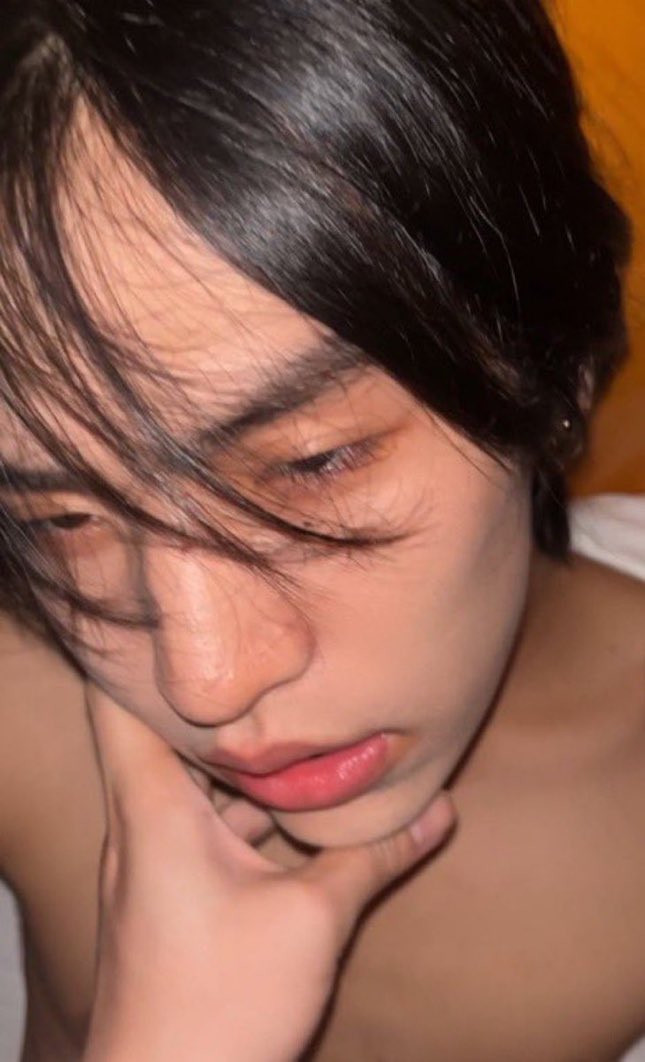 subsvngchan's tweet photo. r11ze’s wonb!n getting used by one of his members~ #kpopnsfw #gaynsfw #skznsfw https://t.co/gaBI12455m
