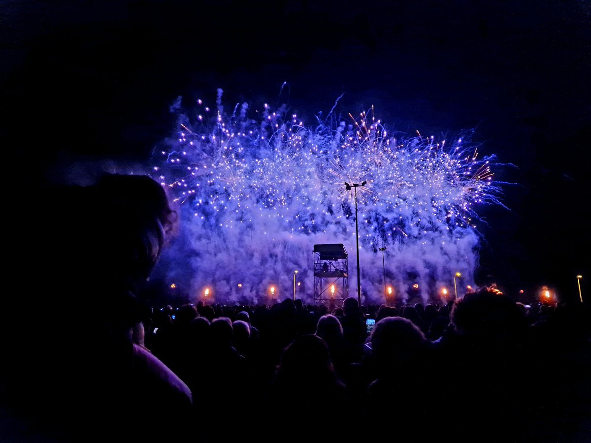 paysmontbeliard's tweet photo. La promesse a été tenue ! C’est une belle carte postale du #PaysdeMontbeliard qui a été dessinée ce soir à l’Axone pour la cérémonie d’ouverture de l’année Capitale française de la culture 2024 ✉️✨
@MinistereCC @BanqueDesTerr @GabrielAttal @DemougeCharles https://t.co/zgFSYPL0UQ