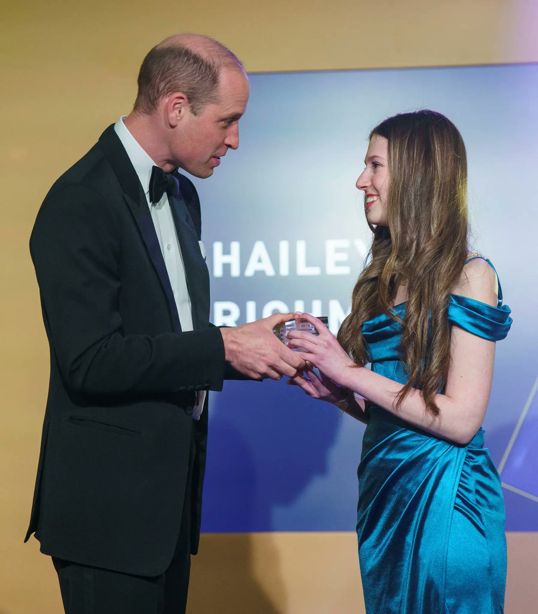 PuzzlesRemember's tweet image. Congratulations to Hailey Richman!  She was honored on Thursday evening in London by Prince William and by Harry as a Diana Award Legacy Winner for her ongoing work to help Alzheimer's patients and young caregivers through her organizations, KidCaregivers and PuzzlesToRemember