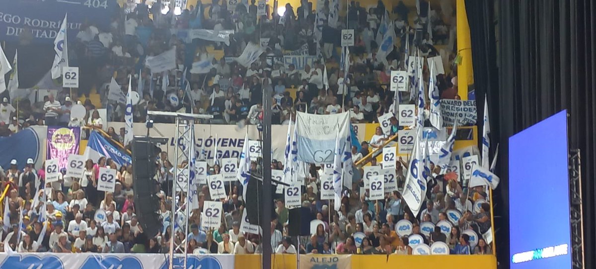 La 62 dijo presente en el lanzamiento de campaña de <a href="/AlvaroDelgadoUy/">Alvaro Delgado</a> .

Estamos orgullosos de este Gobierno y convencidos de que Álvaro seguirá profundizando los cambios que tanto hacían falta!
Vamos por más 💪🏻

#UruguayParaAdelante