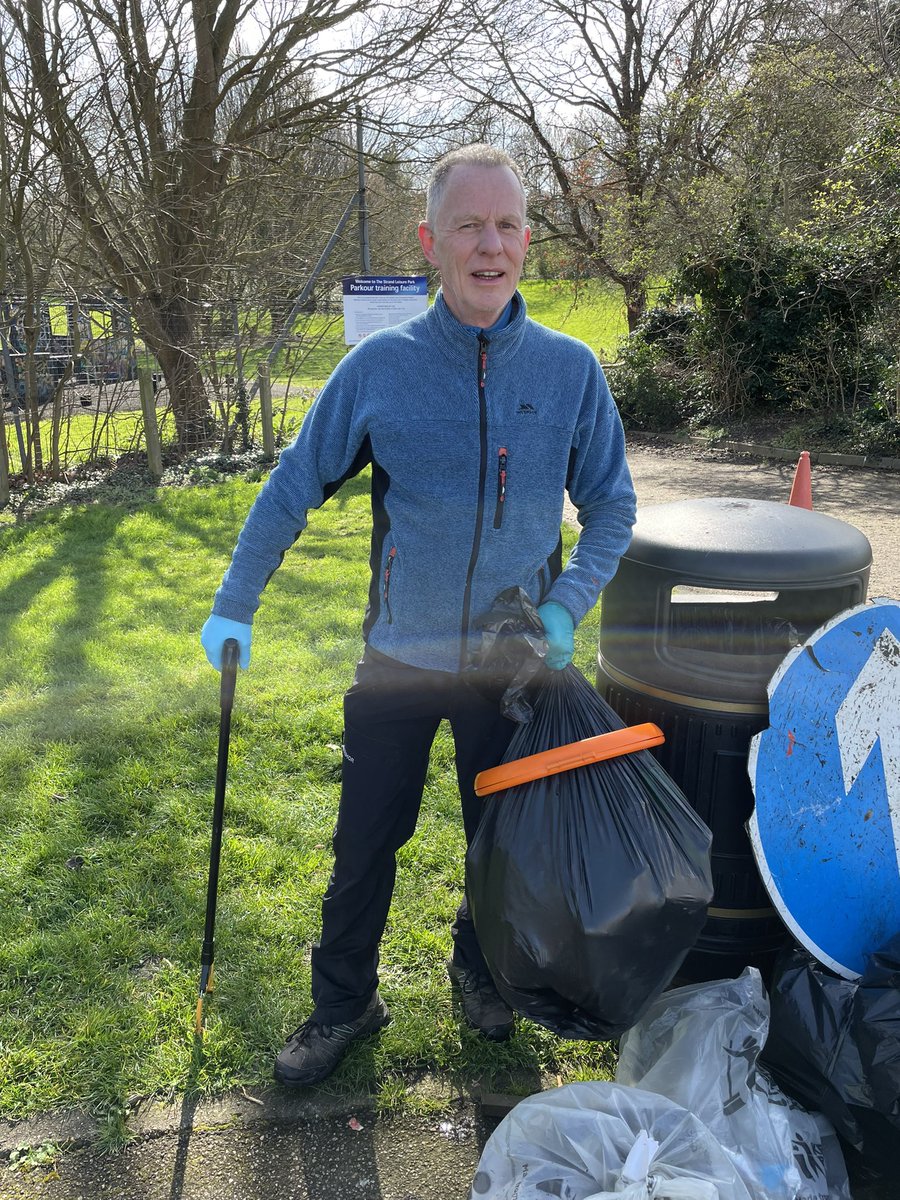 GillinghamLove's tweet photo. Huge thank you to all who helped our Great British Spring Clean at The Strand today!
We had a fantastic team out and collected:
17 bags of rubbish
3 nitrous oxide canisters
A trolley and
A fridge freezer!
๐๐ณโป๏ธ
#GreatBritishSpringClean2024 #LoveGillingham #lovewhereyoulive https://t.co/3M0CeRvhfE