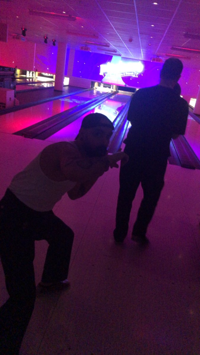 Kobbecloud's tweet image. When youre in a bowling competition and ur opponent starts using schloboshot