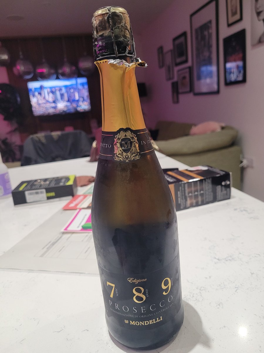 Ashlee_22's tweet photo. @SainsburysNews not to add to your terrible day but I've come to open a bottle of your Prosecco this evening to find the cork rotten 🤢 https://t.co/rnj1JrXflN