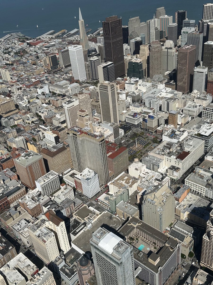 Flight over San Francisco
💯 🌁🛩️🔥

#SanFrancisco #cityscape #BirdsEyeView #SaturdayVibes