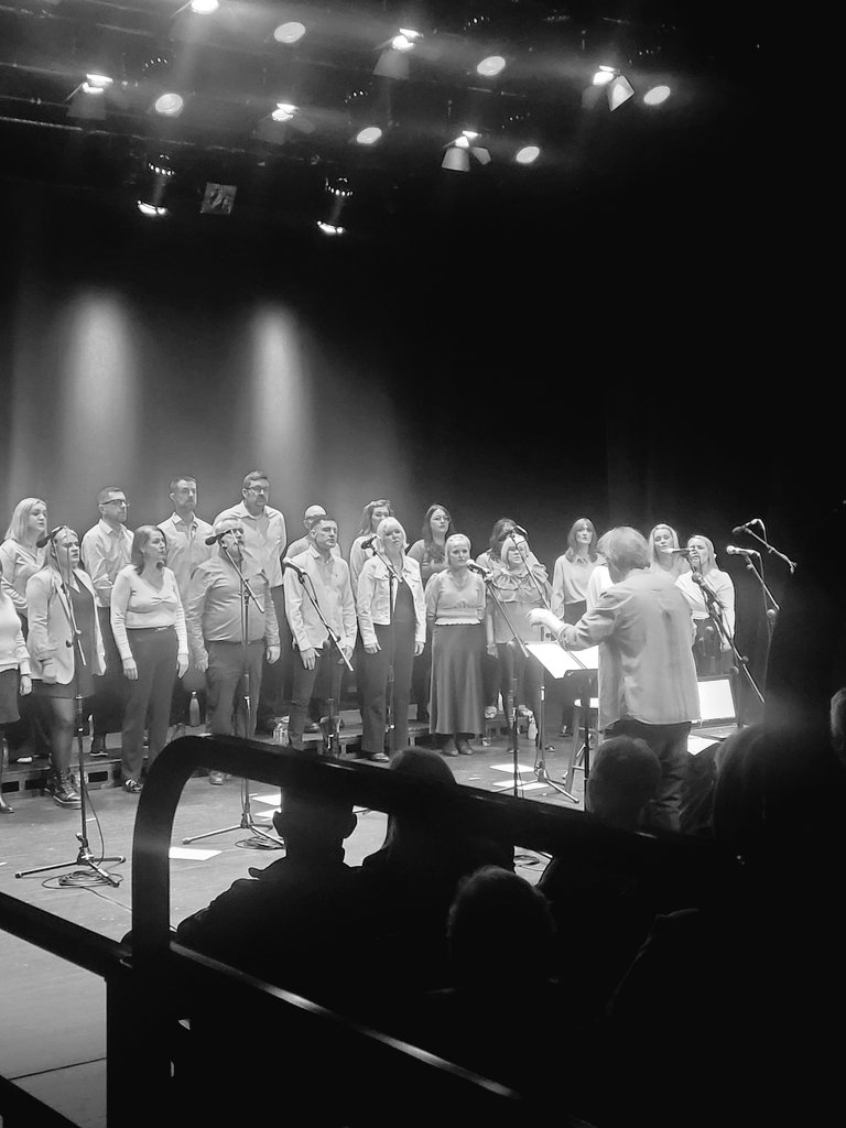 💫 A fabulous evening @sourcearts from the amazing 'Uproar Choir' and 'Thurles Communiry Choir'. (16/03/24) Stellar performances from both 👏