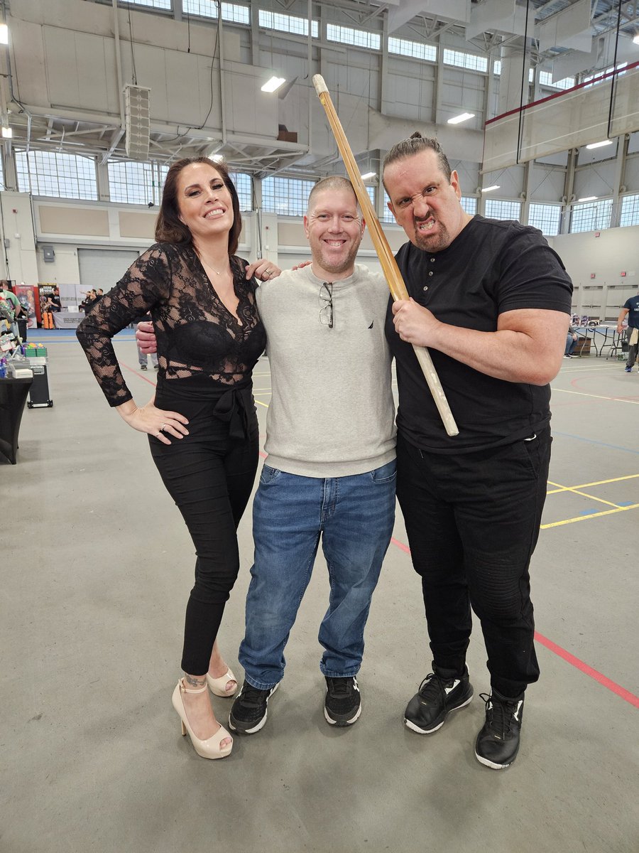 OTGCollectables's tweet photo. Was lucky enough to once again be side by side with @ECWDivaFrancine today! 
Great to see you #queenofextreme 
Oh yeah...and a Singapore cane to the head from @THETOMMYDREAMER 
@bigeventny
ECWECWECW https://t.co/YBsZEXj3E0
