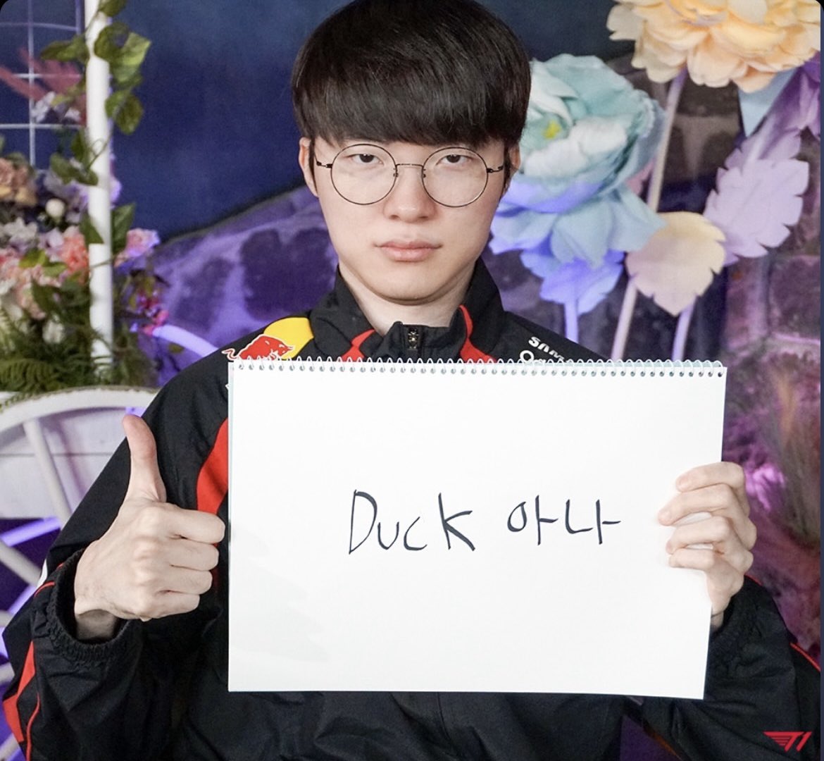forhyeok's tweet photo. 👍🏻😑 𝑫𝒖𝒄𝒌 아나                    👍🏻☺️ Duck 아나 https://t.co/L2Aebn2oJJ