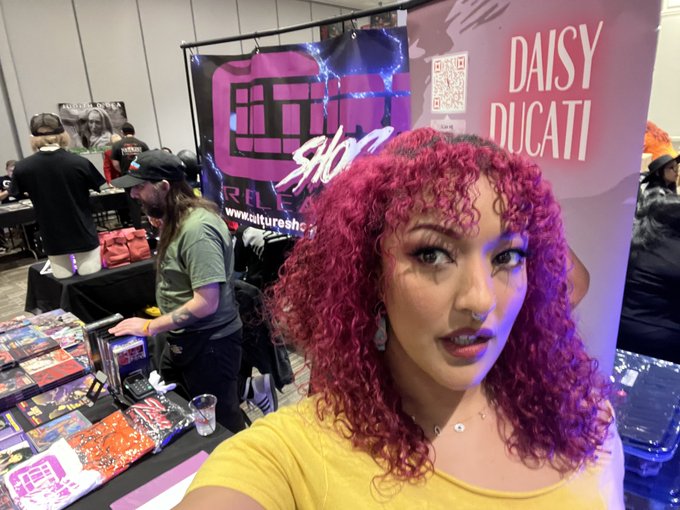 I had so much fun today at Days of the Dead Horror Con! It's always hard to contain my inner fangirl