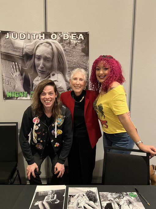 I had so much fun today at Days of the Dead Horror Con! It's always hard to contain my inner fangirl
