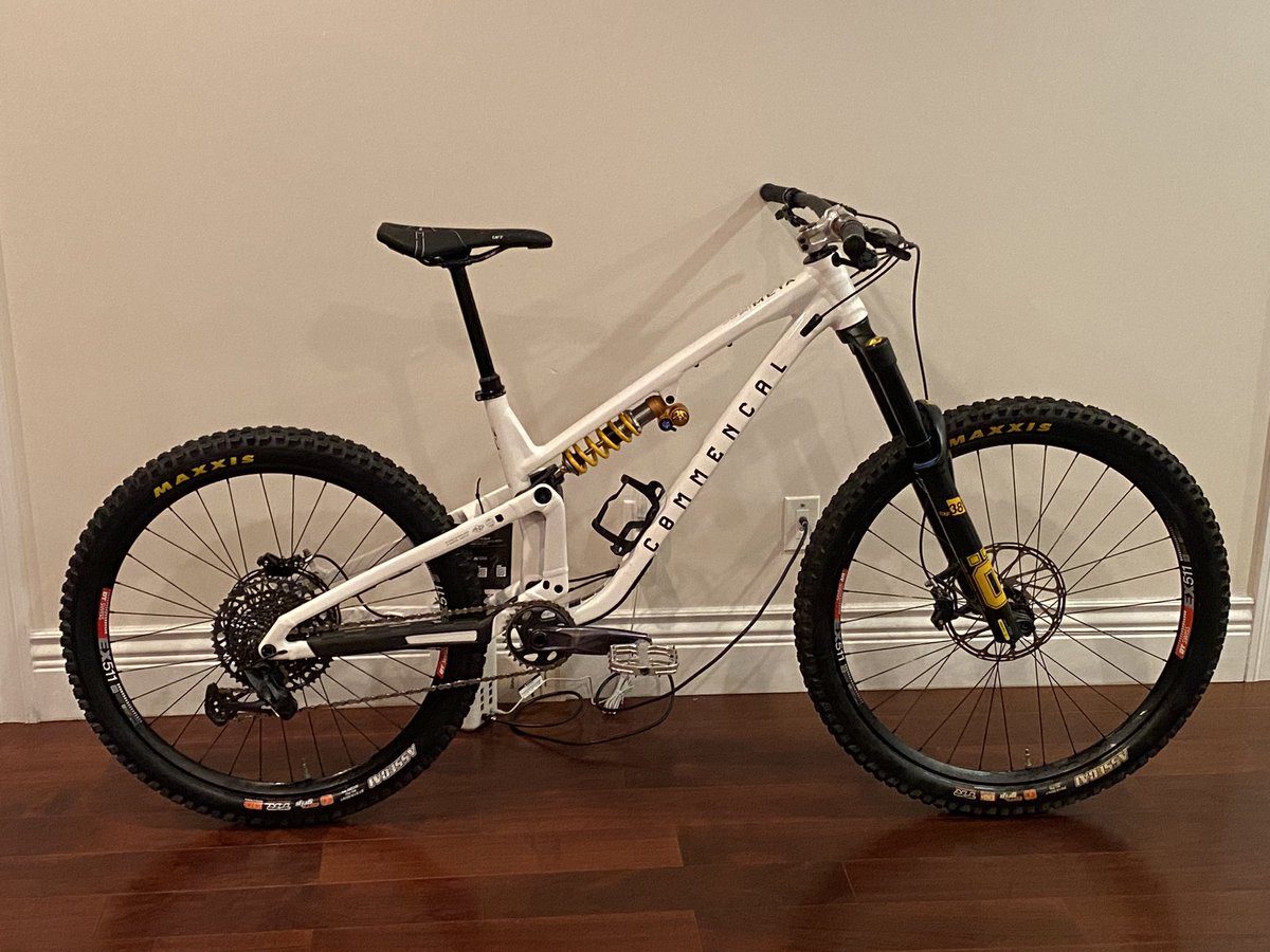 maru16mtb's tweet photo. Finally! Completed to build my new bike!

#commencalbikes
#commencalcanada
#meta_sx_v5 
#ohlins 
#chromagjapan https://t.co/8e9CsgAb8X