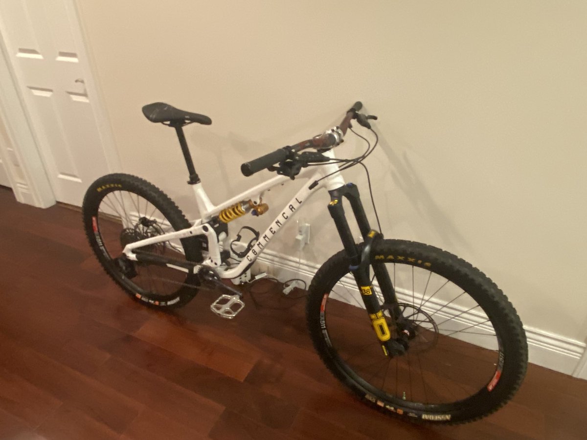 maru16mtb's tweet photo. Finally! Completed to build my new bike!

#commencalbikes
#commencalcanada
#meta_sx_v5 
#ohlins 
#chromagjapan https://t.co/8e9CsgAb8X