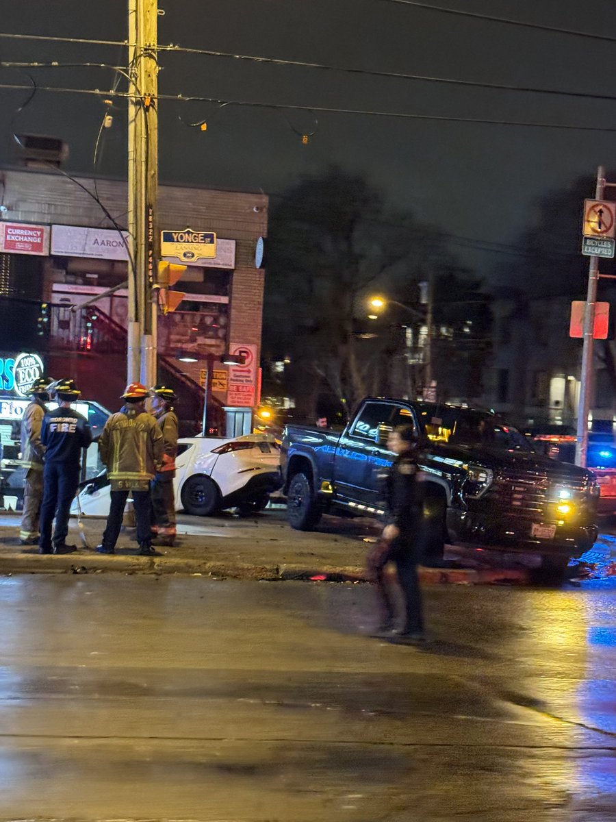 StoptionalTO's tweet image. Yonge and Florence is the most dangerous intersection in #northyork @blogTO #stoptionalTO #yongestreet #walkTO #unsafestreets #toronto