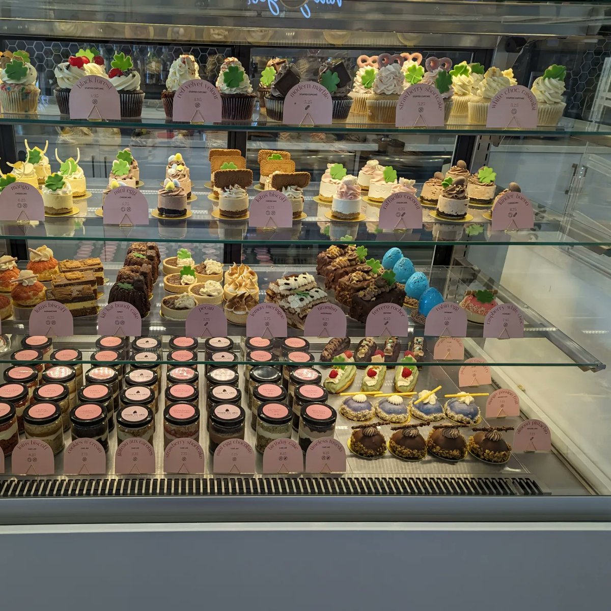 Princess__Fiona's tweet image. Day 76 of #100DaysOfHappy

Bestie Weekend Continues! 

We recreated our Tostitos party except in the car this time and not on the kitchen floor 😂, then headed downtown, did a little shopping, it was a beautiful day! Got ourselves treats! Spent some time with Babies L &amp;amp; S!