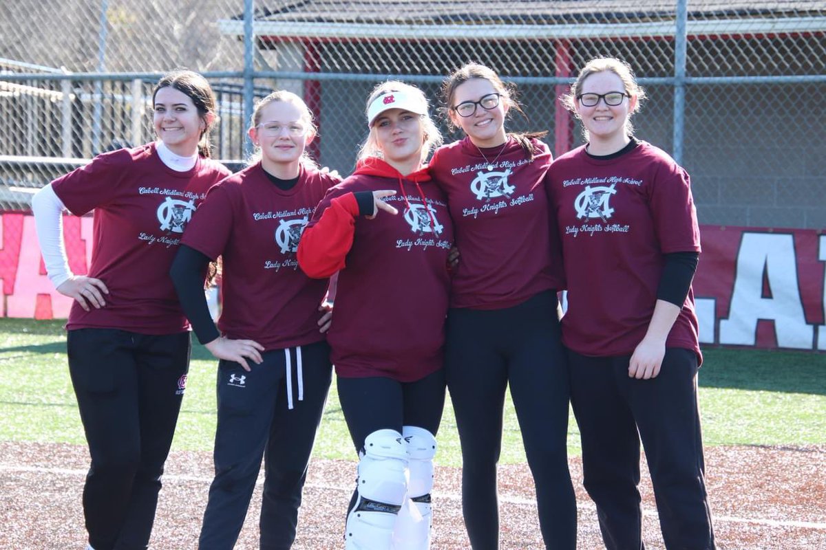 Midland Lady Knights Softball Camp was a success. This was a fundraiser for our team. @CabellMidland @09Unity @ExtraInningSB @LegacyLegendsS1 @scan1ansports @UWAA_United