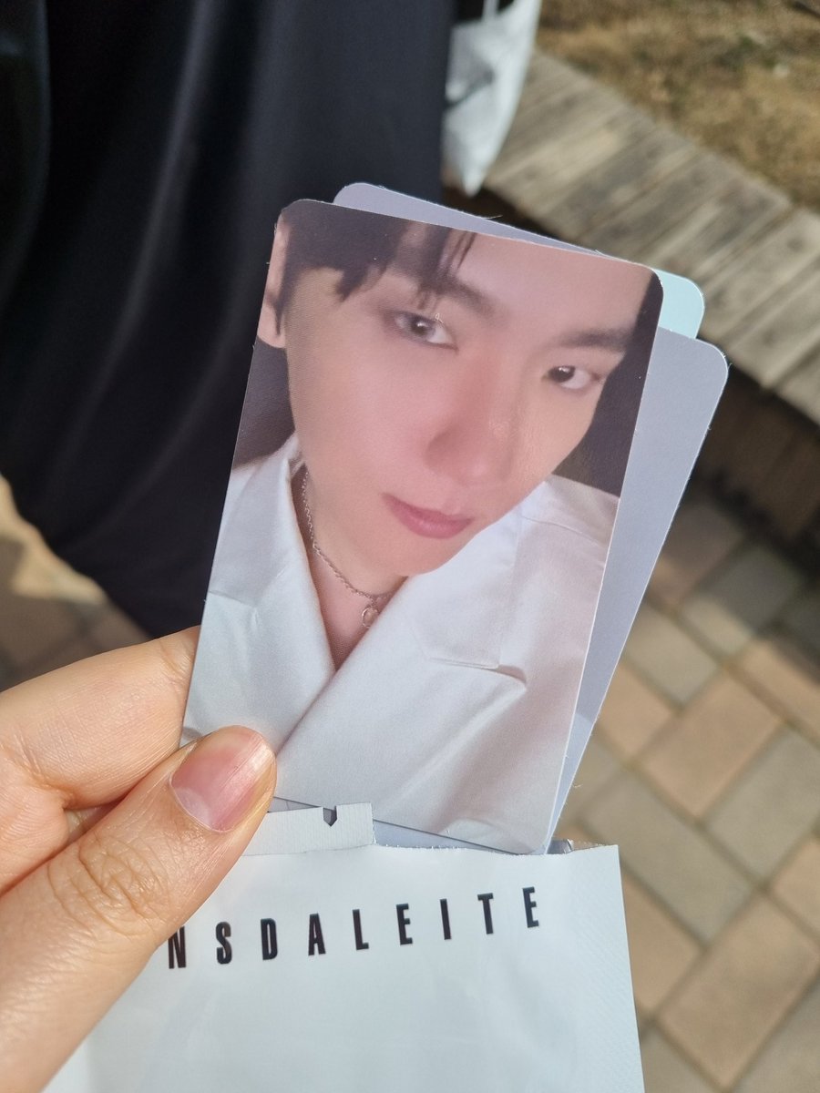 Ellie_0506's tweet photo. @obLbhks 이거랑 교환가능한가요? https://t.co/rdKtneugym