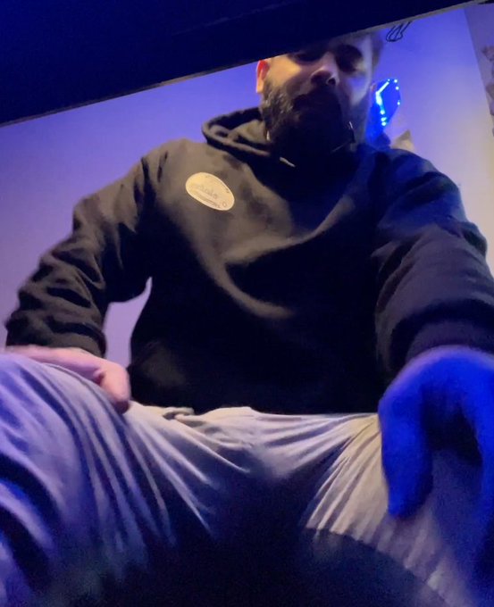 Let me bend down there and...   Well click here to see it get free'd and the full vid posts for my VIPs<a href="/tag/sweatpants"class="tags"><span>#sweatpants</span></a><a href="/tag/dilf"class="tags"><span>#dilf</span></a><a href="/tag/bulgewatch"class="tags"><span>#bulgewatch</span></a>