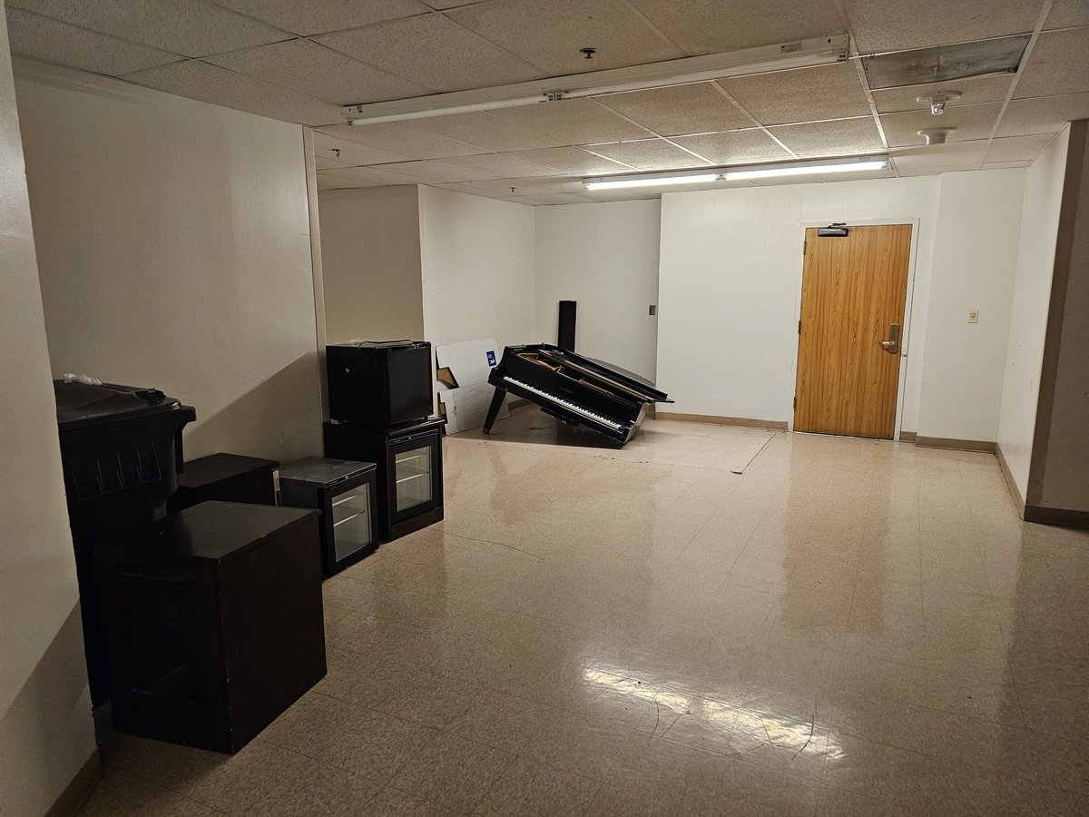 Doxisafox.Dj tweet media