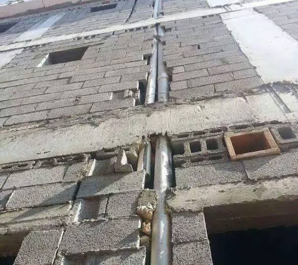 Goble_services's tweet photo. We'll advice you go for a service duct if you're building anything two floors. Conduit piping comes with alot of challenges when it's don't on buildings above two floors. https://t.co/0ktupkcYm0