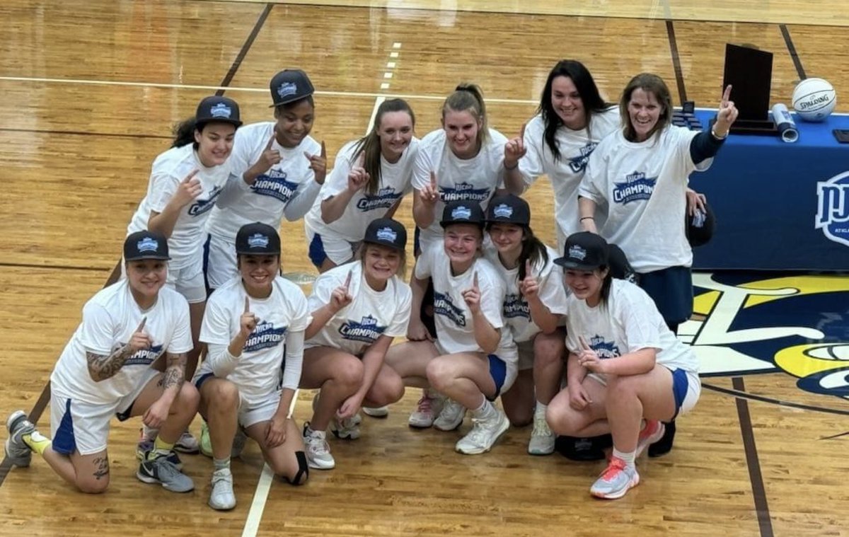 Airborne_2021's tweet photo. 🏆🏀From AAU National Championship to Minnesota West Women’s Basketball College National Championship!🏀🏆
Congratulations @hayenga_olivia and @olivia_hensch! https://t.co/dsOtnBq21u