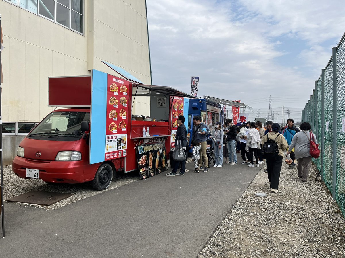 hidokebab's tweet photo. 境町こどもまつり🥳
ヒドケバブ出店中🥙
明るいスタッフ達と家族連れ、子供達が楽しんでます。
#境町民体育館
#ヒドケバブ https://t.co/GONhe6xWwA