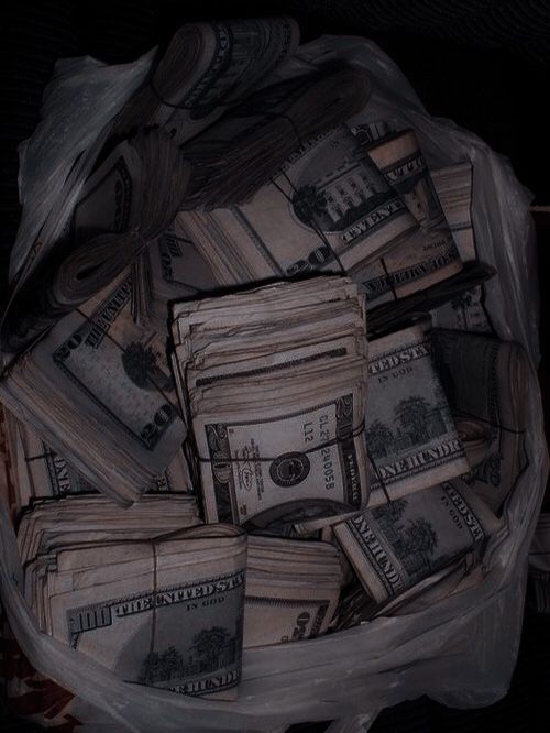 TH3UN1O's tweet photo. Money Money green green 
Money's all need need

—  ? https://t.co/HUi5cDcGU3