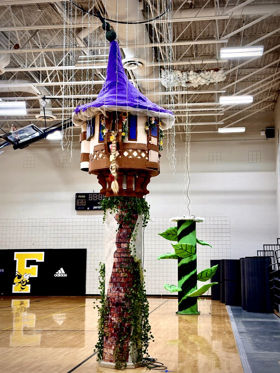 wcsFvHSct's tweet photo. Our JROTC Ball was Fire! Our very own @wcsGolden &amp; Mr Dave Shepherd were guest speakers. Edley’s BBQ donated all the food, @wcsFVHStheater sang a song from their  “Into the Woods” show! We made some amazing decorations for our “A Starry Night Fairytale” theme. #jacketpride https://t.co/pThcR3MyiL