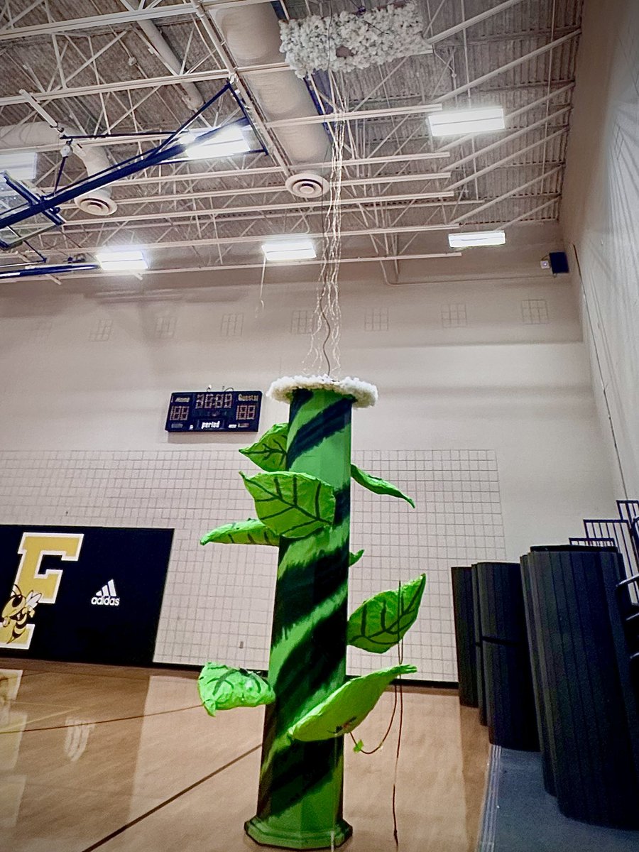 wcsFvHSct's tweet photo. Our JROTC Ball was Fire! Our very own @wcsGolden &amp; Mr Dave Shepherd were guest speakers. Edley’s BBQ donated all the food, @wcsFVHStheater sang a song from their  “Into the Woods” show! We made some amazing decorations for our “A Starry Night Fairytale” theme. #jacketpride https://t.co/pThcR3MyiL