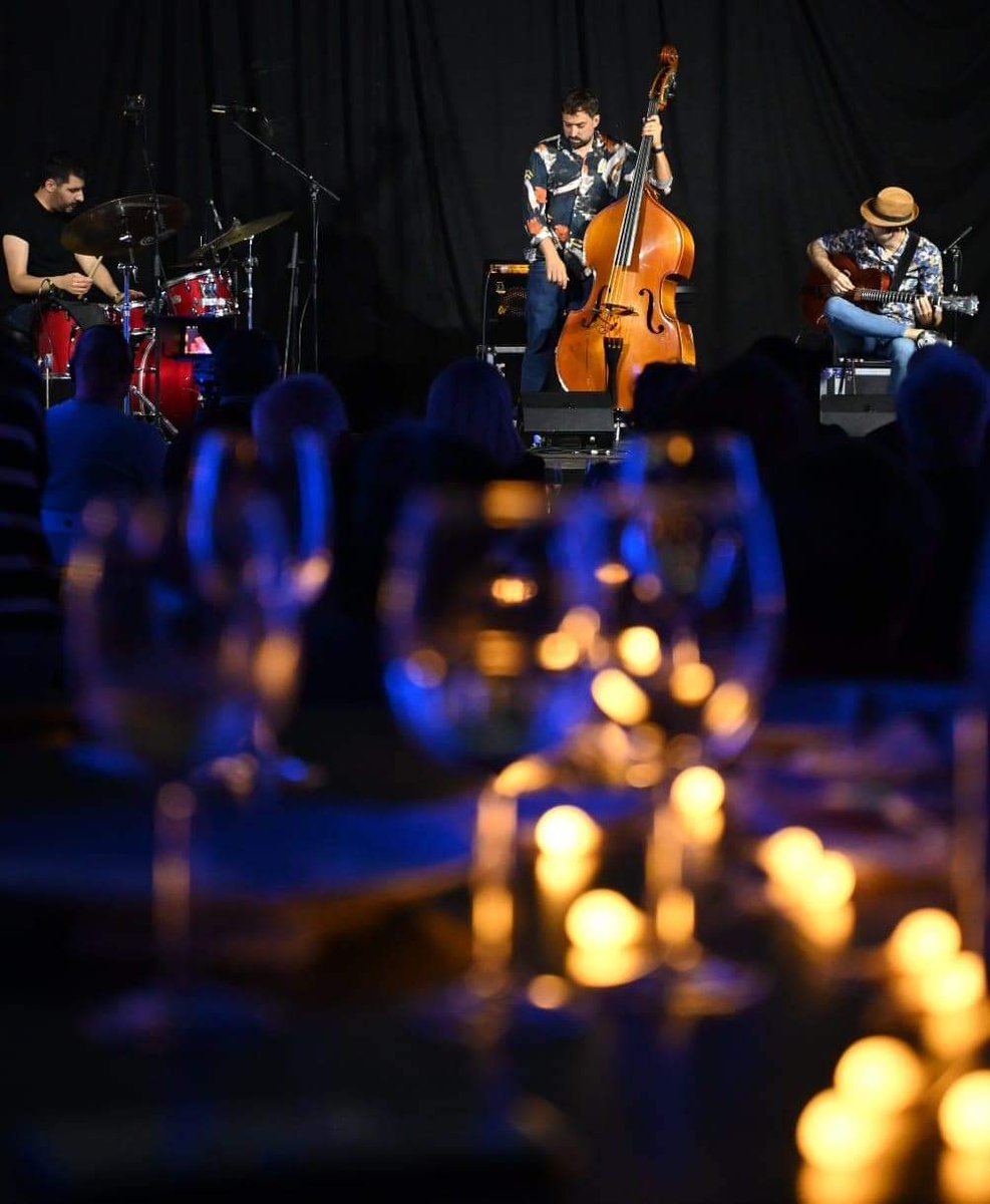 PedroMRodg's tweet photo. ¡Increíble cierre del XXIX Encuentro Internacional de Guitarra Clásica Ciudad de Guía! 

Disfrutamos de una noche memorable con el concierto del @yulballesteros en la Casa de la Cultura, presentando su último trabajo discográfico, "Alma". 

#SantaMaríadeGuía  #guitarra https://t.co/PUQO95LaJV