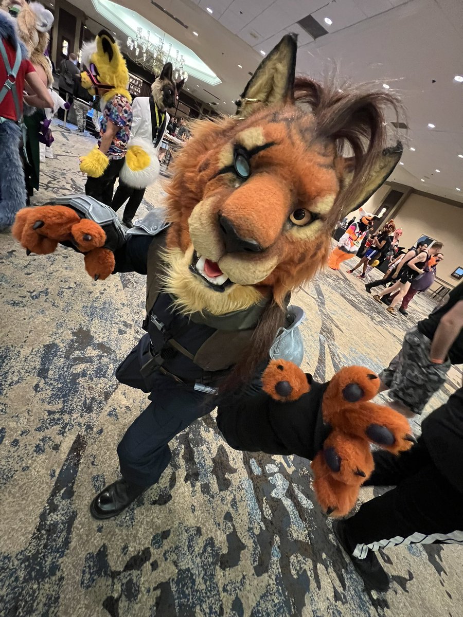 Ran into Red XIII <a href="/spectacledlion/">SpectacledLion 🇺🇦🇵🇸 🔛 🟦⛅️</a> here at TFF today. Awesome suit!