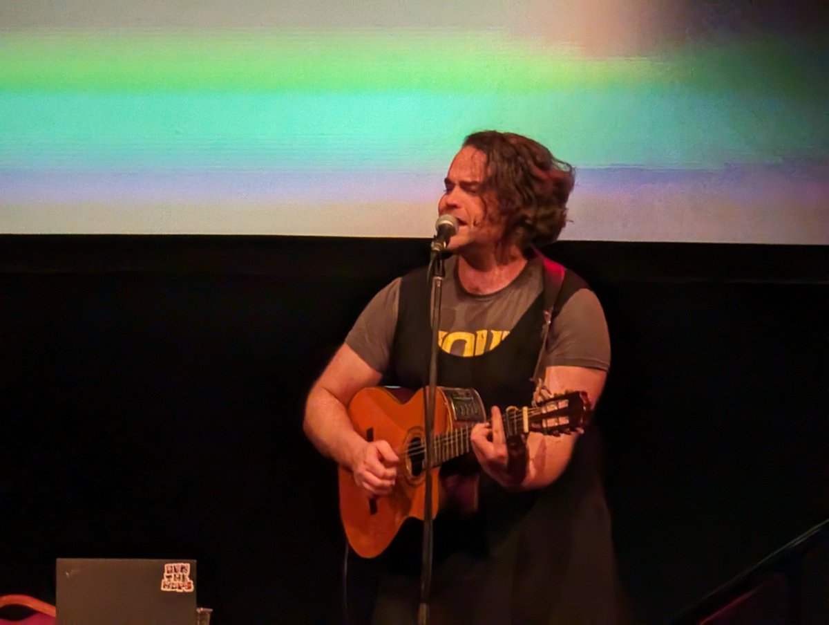 crispygoth's tweet photo. Had a fun couple of days at Airecon catching a bunch of great live shows: @johnneh's DnD panel show, @piratemoustache making up an RPG in an hour, @IvanBrett playing Entropoly, @Questingtime playing DnD and finally some musical funnies from @EdJollyboat and @ComedyTomedy... https://t.co/6hlZGUItDU